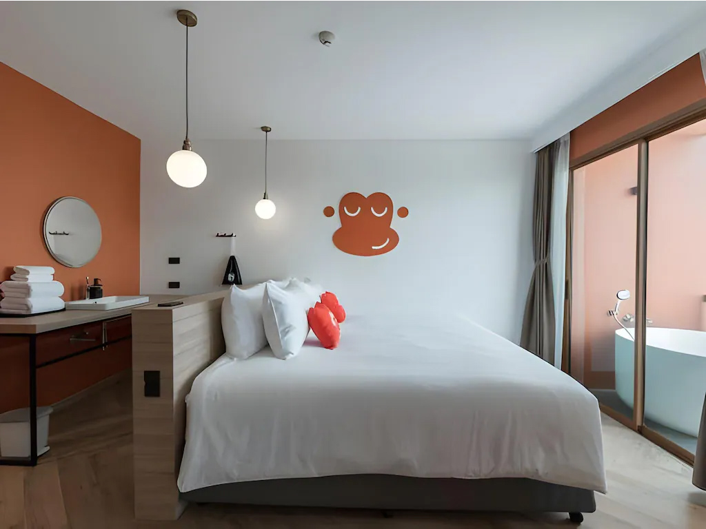 CHIMPANZEE BATH POD SUITE SEAVIEW